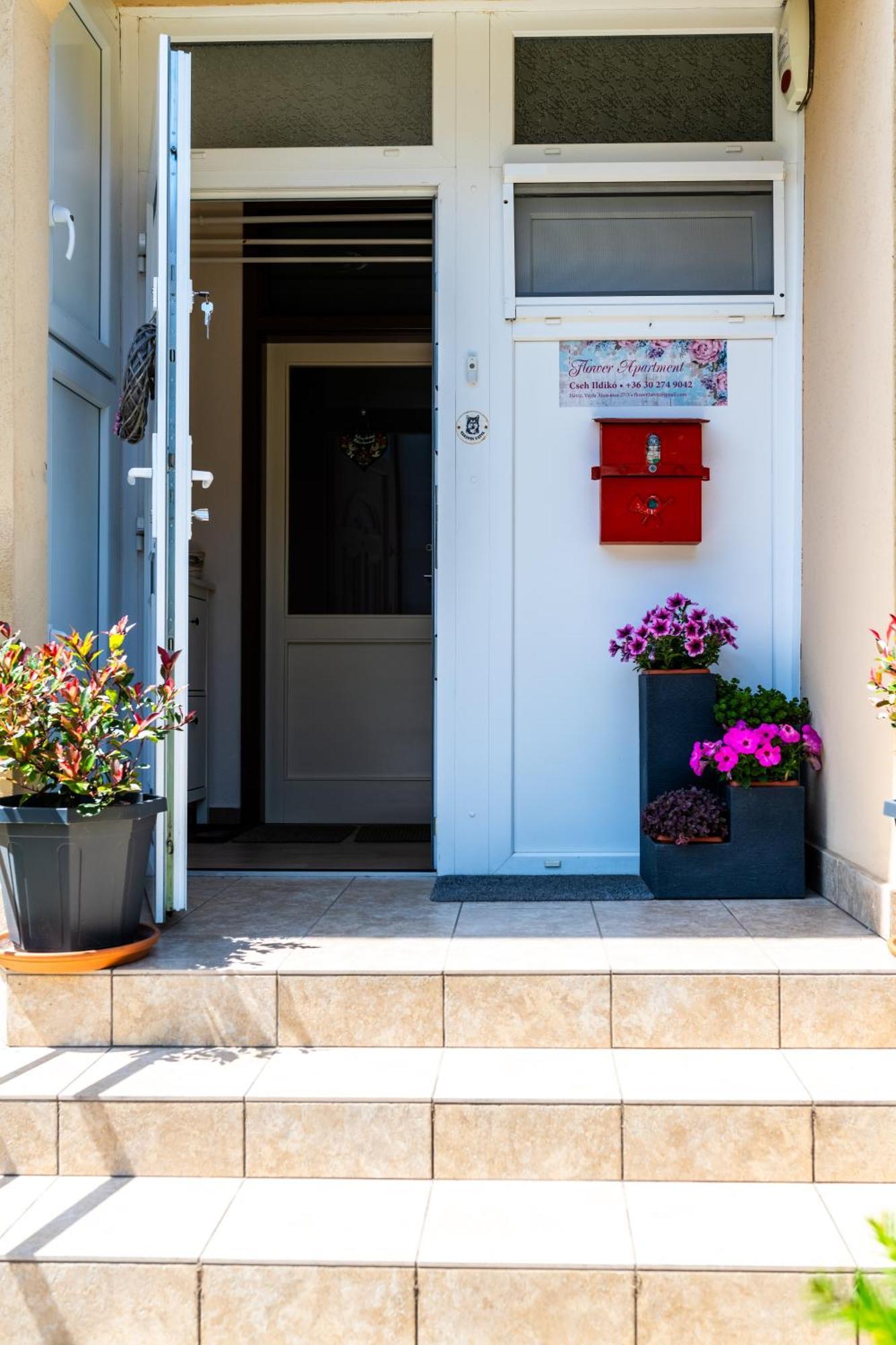 Flower Apartment Heviz Bagian luar foto